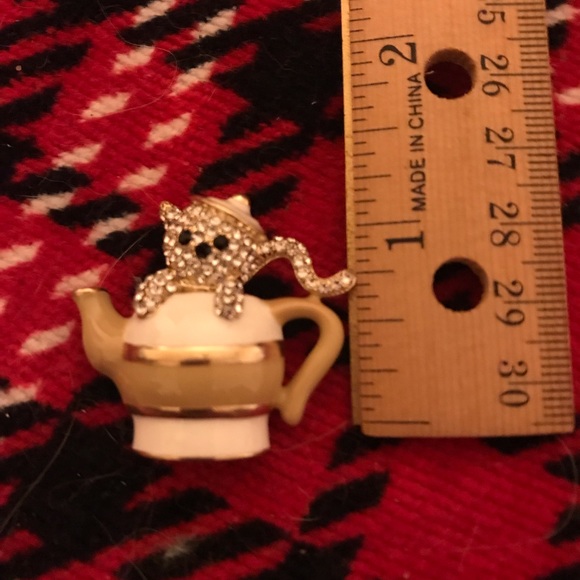 New Teddy in a Teapot Brooch - Picture 3 of 4